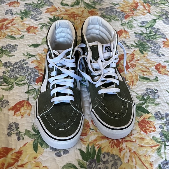 Vans Shoes - Vans Sk8-Hi size 5.5